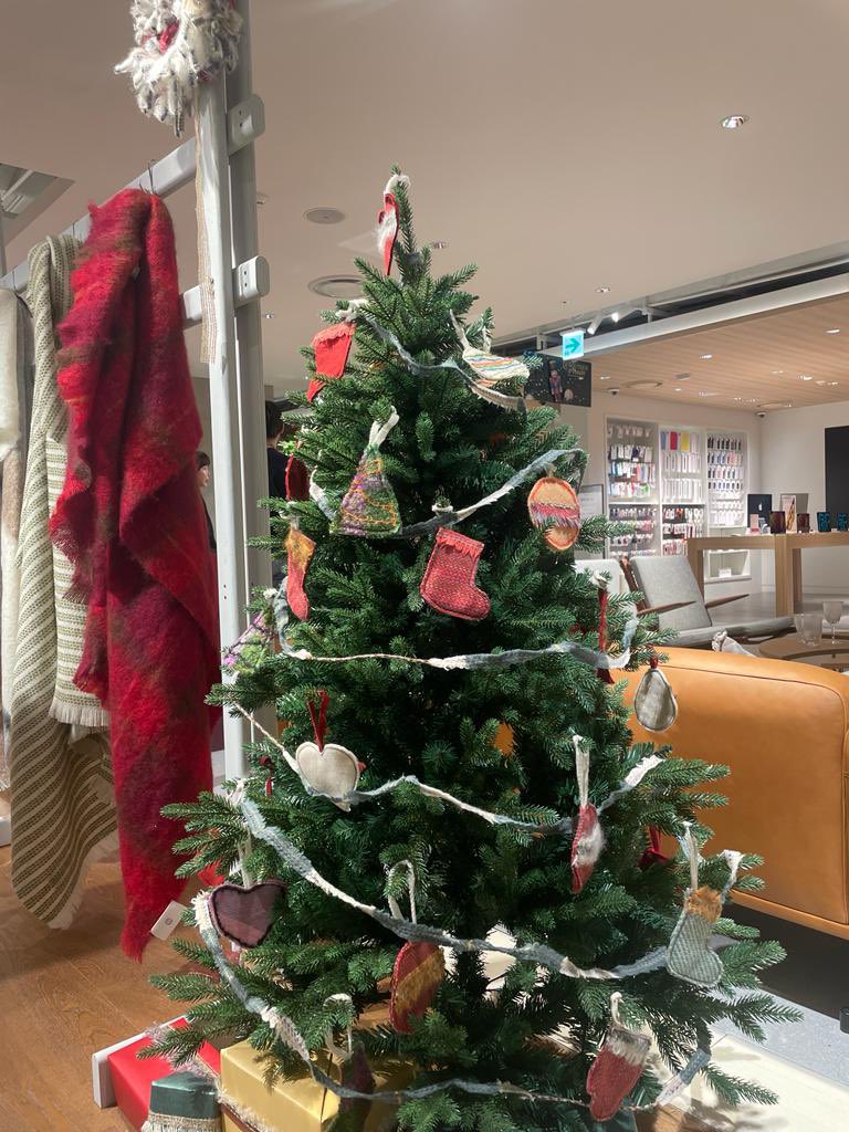 ieambseoul's tweet photo. A very festive vibe today at the @cushendale pop-up in the Hyundai Apgujeong store today. The story of this 6-generation business as told by Miriam Cushen is truly astounding. Here’s to a bright future for #Irishwool in Korea’s chilly winters #Irishtalent https://t.co/YOmS18UqoJ