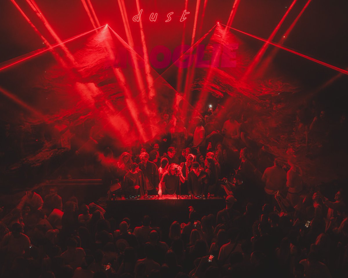 Party mood.

Mooglie show for Dust Paris at Yoyo.