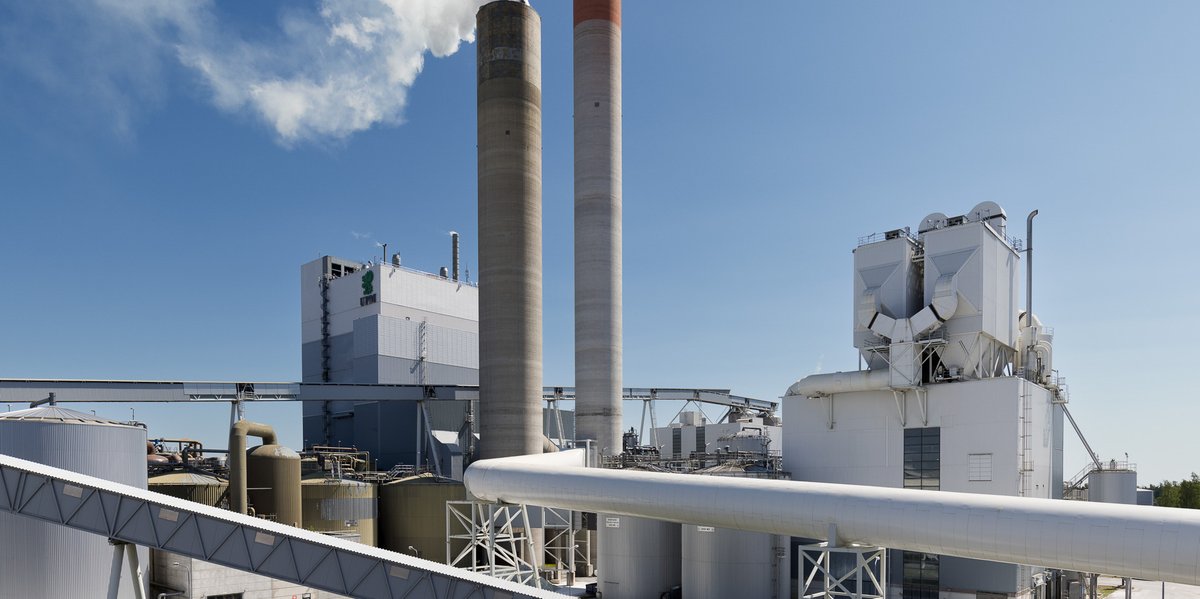 Kaukaan Voiman biovoimalassa syntyvä lentotuhka on saanut sivutuotestatuksen, mikä helpottaa #tuhka’n hyötykäyttöä maarakentamisessa ja metsälannoitteena. Näin vältetään päästöjä ja neitseellisen materiaalin käyttöä. pohjolanvoima.fi/kaukaan-voiman… #pohjolanvoima #kiertotalous