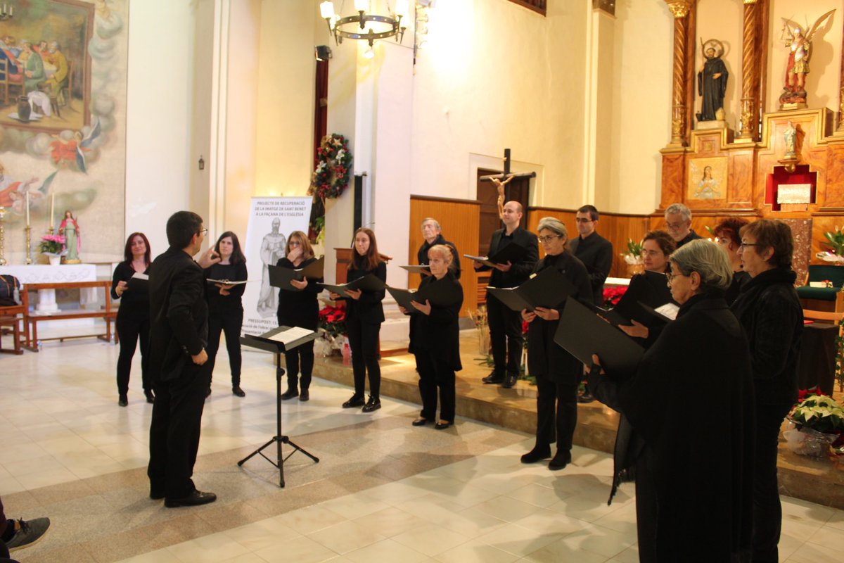MPradesP's tweet photo. El @cortyrichae omple de música l’acte inaugural del 250è aniversari del temple parroquial de #Tivenys https://t.co/Lc7UJSC4lt