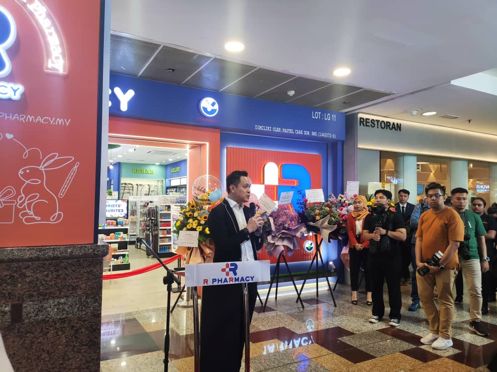 DOC2US's tweet photo. Congratulations to R Pharmacy on the successful launch of their 16th flagship store!🎉

As the e-prescribing partner for all 16 outlets, we were honored to be invited to deliver a speech and present DOC2US' state-of-the-art e-doctor and electronic prescribing systems to VIPs, https://t.co/fMmkbZK45D