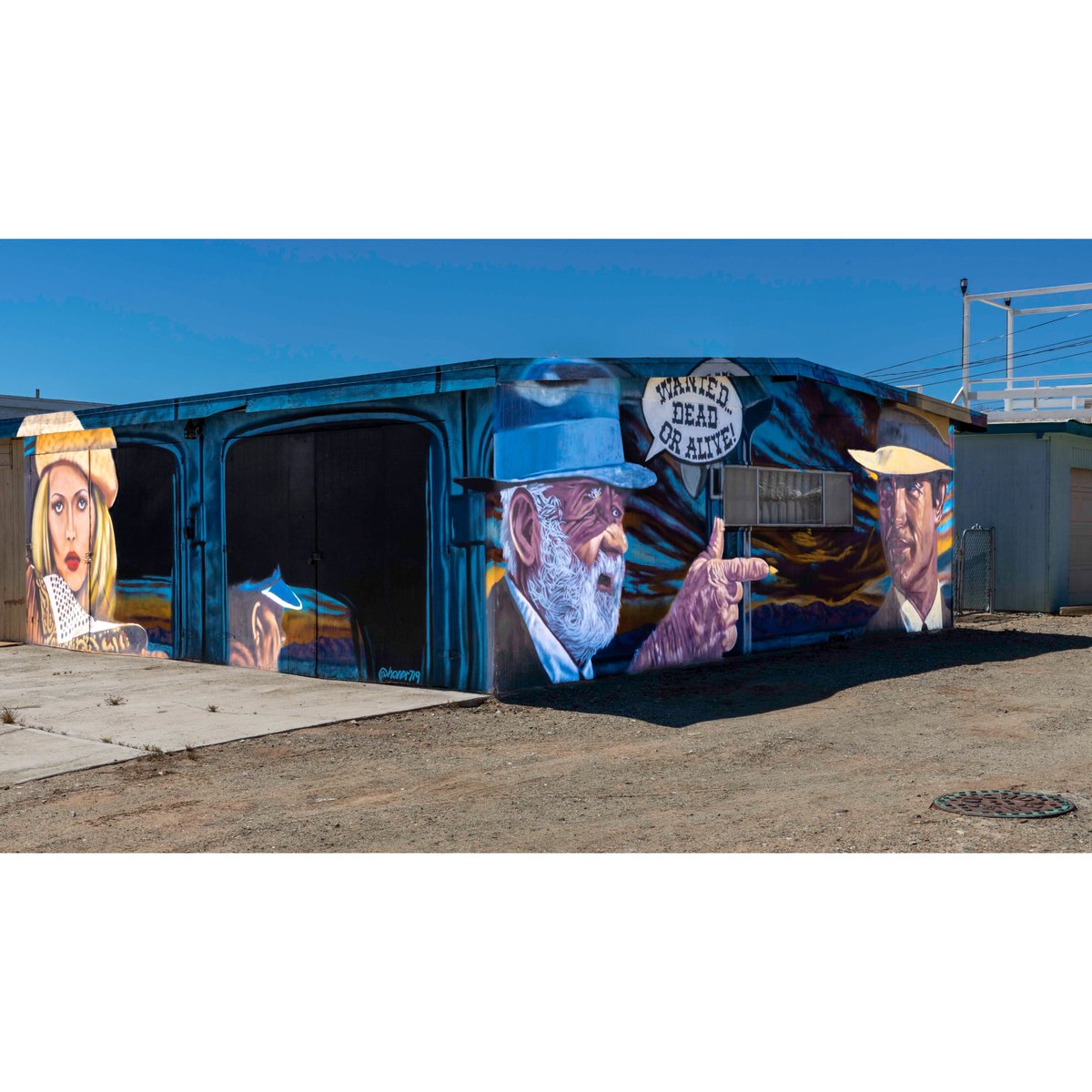 danstiel's tweet photo. Godspeed, Ernie... It really was serendipitous when a neighbor saw me photographing @honor719's Bonnie and Clyde "Wanted Dead or Alive" mural in #BombayBeach and called Ernie to come over to be included in a shot.  Ernie passed today. #saltonsea #muralart #bombaybeachbiennale https://t.co/2EzfOkinEm