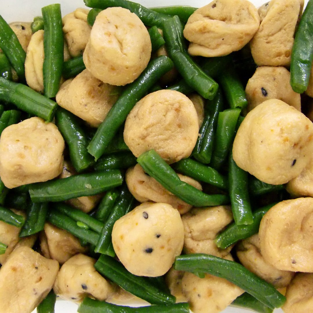 FoodMoka's tweet photo. 🤩😋HEALTHY FOOD MENU

🇯🇵 GANMO AND GREEN BEANS WITH DAISI (Jaw daisi soup)
※Ganmo: deep-fried tofu mixed with thinly sliced vegetables
🇯🇵 がんもとインゲンのあご出汁仕立て

▶️一口サイズのがんもをあご(トビウオ)だしでジューシーに炊き上げました。インゲンまでしっかりと染み込んだ❣ https://t.co/vH6FxOURwN