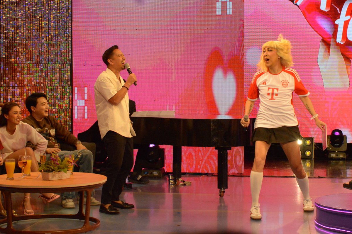 itsShowtimeNa's tweet image. 🍌🚤🤣 Meme bakit ganyan? #ShowtimeEspeciallyForYou