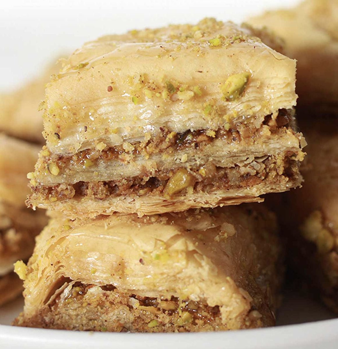 schmoozequeen's tweet photo. #Vegan Baklava
This #walnut and #pistachio vegan baklava is #sweet #sticky and perfect for #snacking Layers of #filopastry a filling of #cinnamon and crushed #nuts, and a homemade sticky agave nectar syrup topping. ๐ซ๐ฏ๐No honey. #Baklava #plantbased
https://t.co/OCvYL8anta https://t.co/1N89ruEqyC
