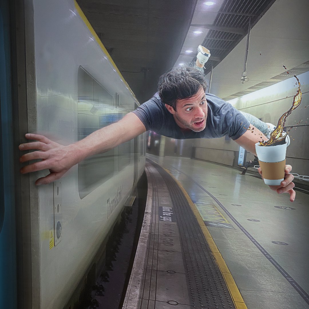 chanchitoeli's tweet photo. Hold on… 
#GraphicDesignLove #CreativeEditing #PhotoshopArt #PhotoshopMagic #EditMaster
#LondonUnderground #TubeLife #SubwayLife #MindTheGap
#MetroMoments #LondonLife #LoveLondon #ExploreLondon #CityofLondon #LondonStyle #london #photoshp #MondayMotivation #MondayMorning #Coffee https://t.co/sMJ50HSJSQ
