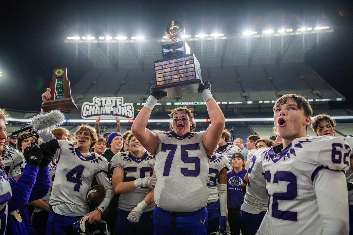 rexlarson4's tweet photo. Words can’t describe what a year this has been. I love this team and this town. Over the last four post season games I have went 75/92 (82%) with 1,239 yards, 14 TDs, and only 1 INT. The most important stat of all is bringing home Anacortes’ first ever 2A State Championship. https://t.co/QHKKWDuCim