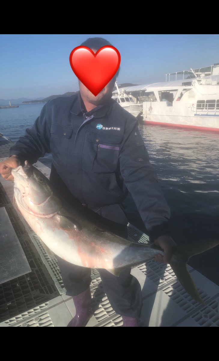moritatu0820's tweet photo. 久しぶりにメタボ鰤ゲット
１０２センチ、１３.５キロ
坊勢での記録大幅更新しました
幅がすごい https://t.co/vA6nVJMgIJ