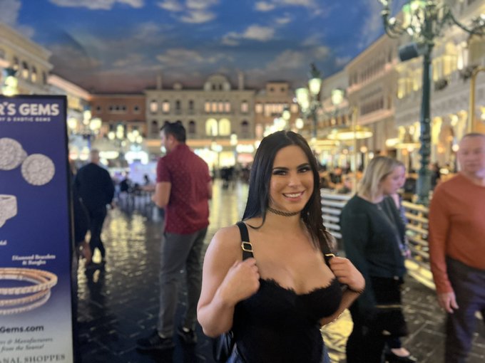 Had lots of fun exploring Vegas a bit today! Stayed tuned for a bunch of pics and some great collabs<a href="/tag/causechaos"class="tags"><span>#causechaos</span></a>