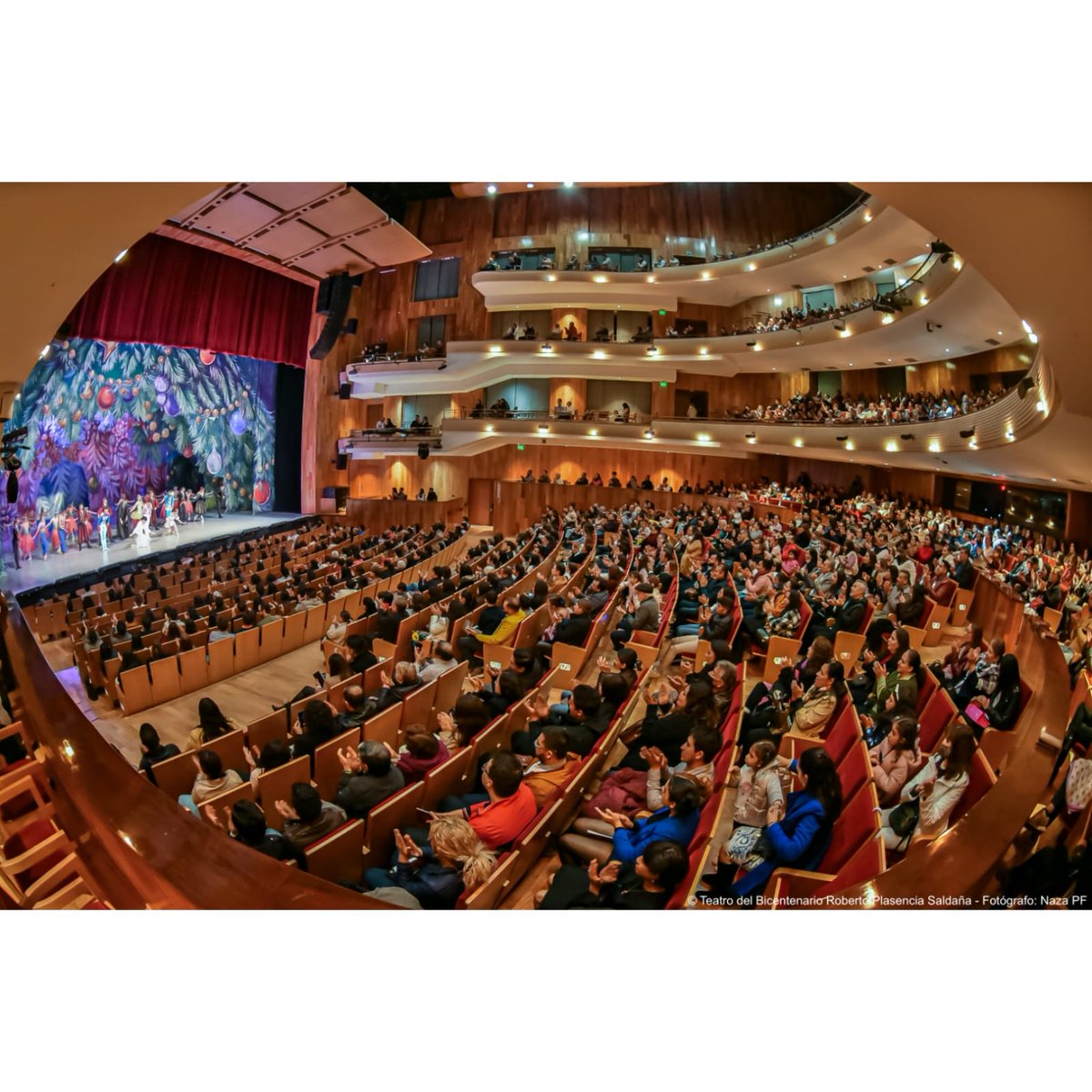 TeatrodelB's tweet photo. Damos las gracias a nuestro público que nos acompañó a la tercera y última función de El Cascanueces, agradecemos también al @Ballet_de_Mty por estar un año más con nosotros y brindarnos este maravilloso espectáculo. https://t.co/ksQBgK6tNg