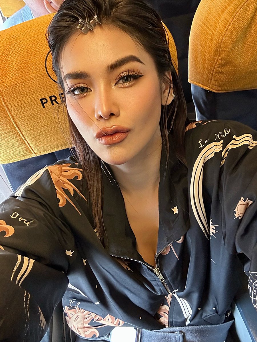 EWaraha's tweet photo. เจอกันระนอง 🖤 https://t.co/i2cpedM45X