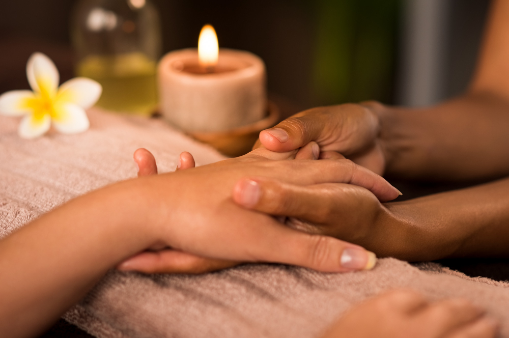 dyna_gaunt's tweet photo. Hand massages aren't just relaxing, they're magic for sore #hands! A quick rub can ease #pain and loosen tight #muscles. Try it after a long day of #typing or texting! ✋#HandMassage #PainRelief https://t.co/QGqWYdBnaI