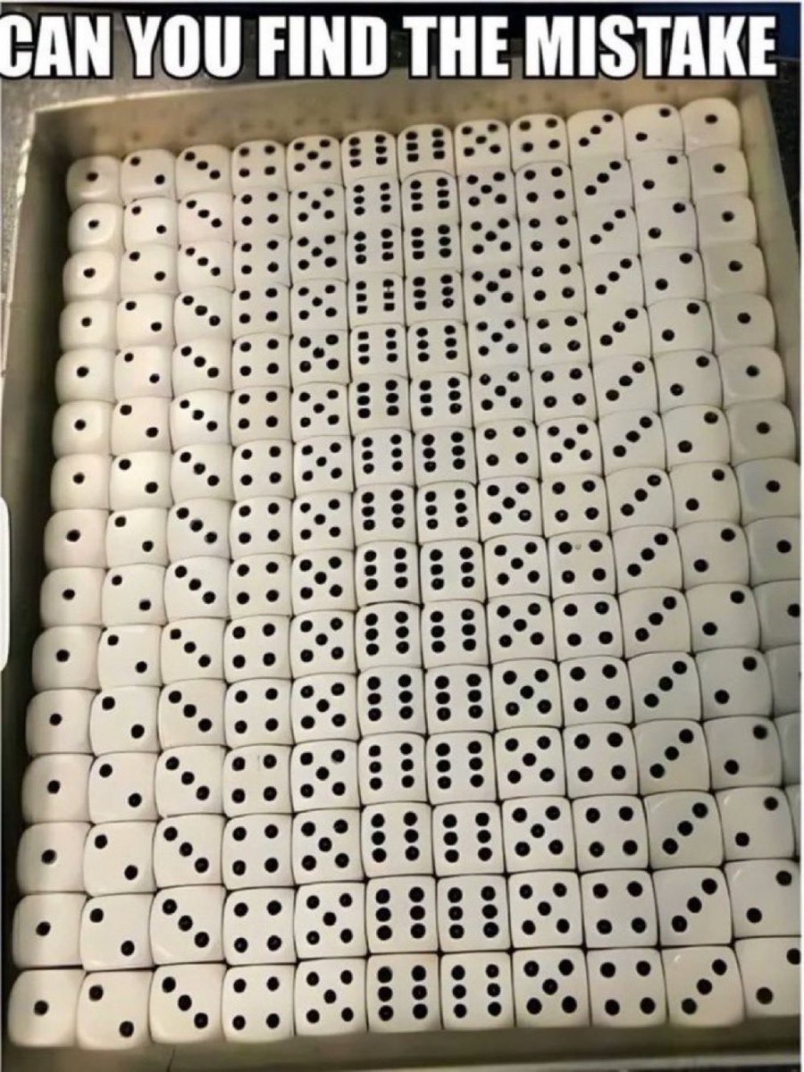 dreamsNscience's tweet photo. #MondayGame
Can you find the mistake in less than 3s? https://t.co/WCmj9umna2