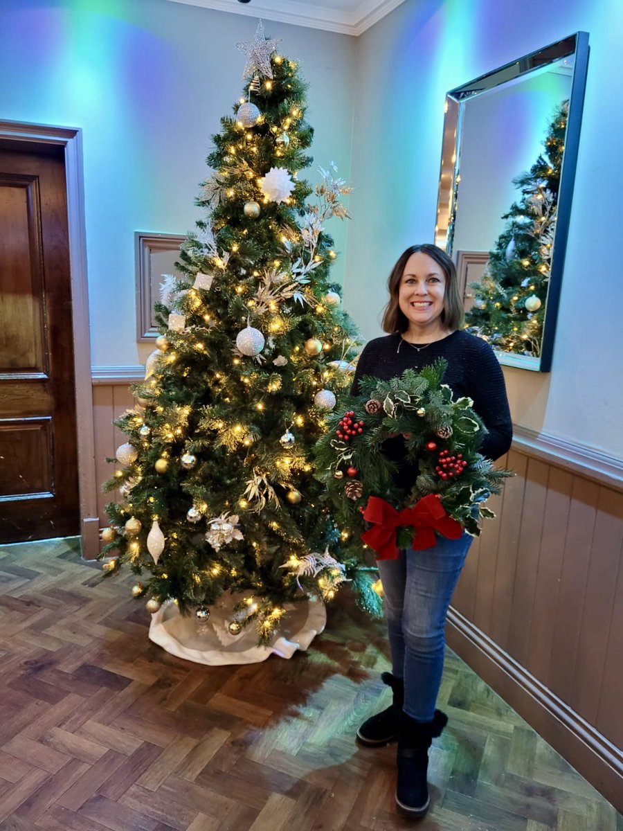 claire_fairy77's tweet photo. Annual wreath making event last night, pleased with my efforts! #christmaswreath #soonbehere #Christmas https://t.co/8pXqPw7WVx