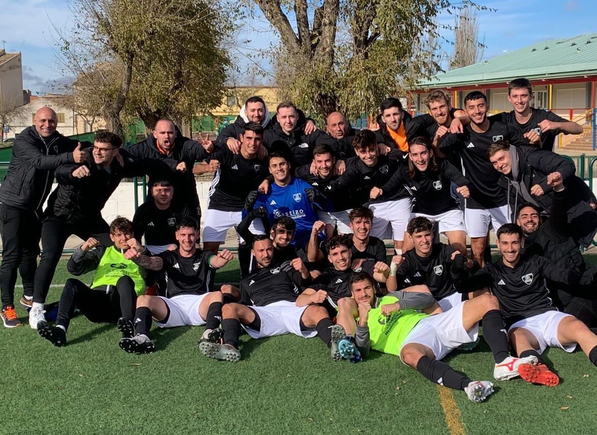 Gran victoria del Senior A 3-4
Que bien nos sienta el negro🖤⚽️