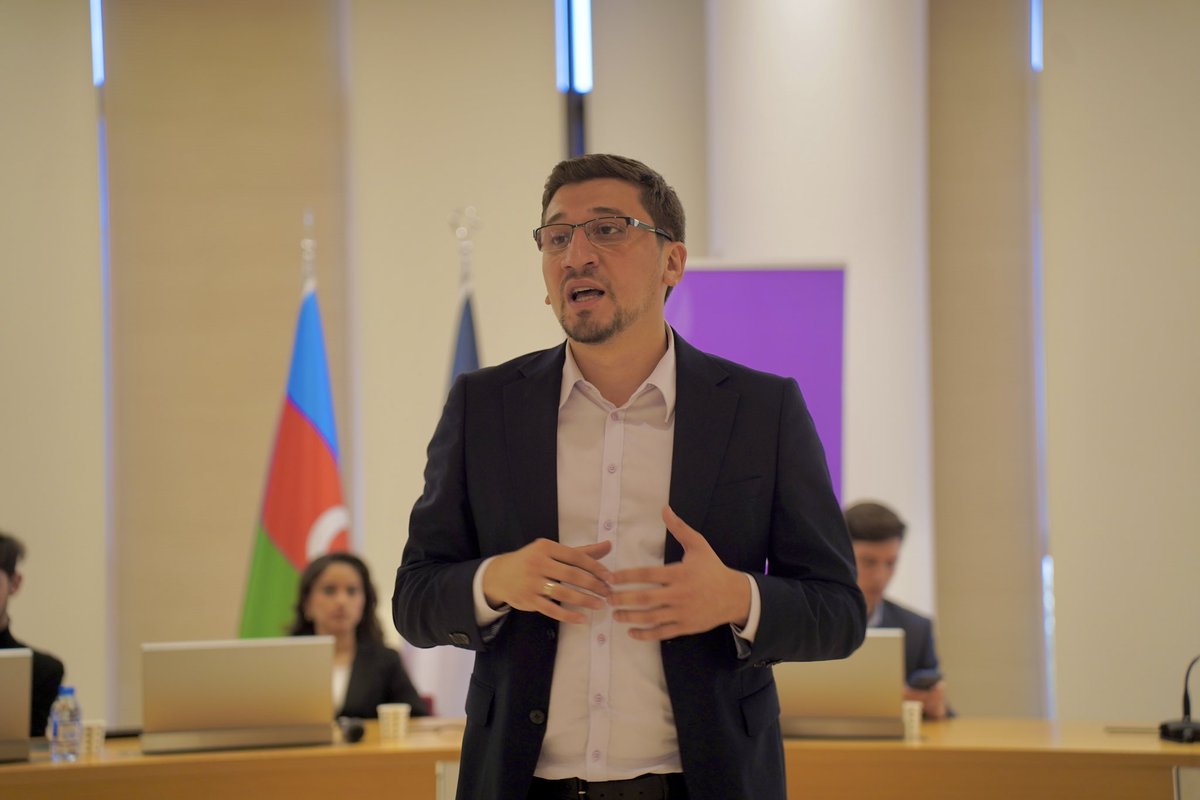 Alisgndr's tweet photo. ADA Universitetinin tələbələri silsilə təlimlərimizin iştirakçısı oldu🗣️
#DVC #Azdebate #MDP #ADAUnivetrsity https://t.co/t8IQx81cF3
