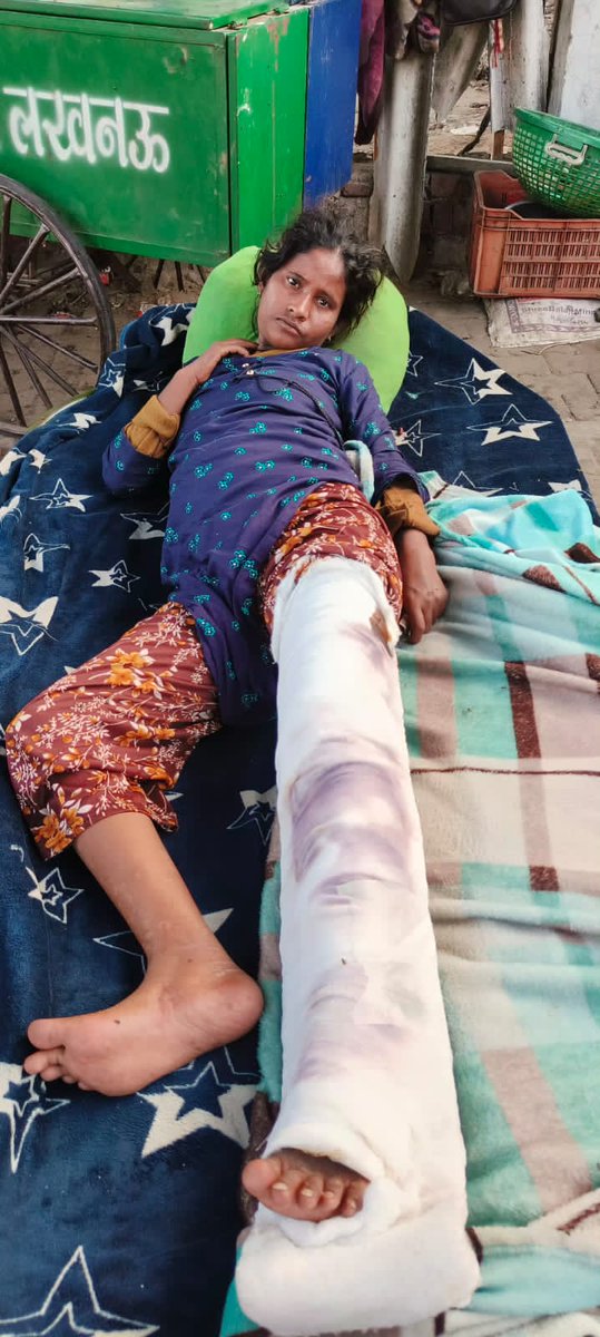 poorvi_anand97's tweet photo. @CMOfficeUP @myogioffice @myogiadityanath how to apply for a CM fund ? we ran into a girl named Shakti in Lucknow living on streets she is suffering from an acute leg ulcer , she and her family urgently need financial help . Please help us to guide how we can apply for CM fund.🙏 https://t.co/lGDAz8lc6l