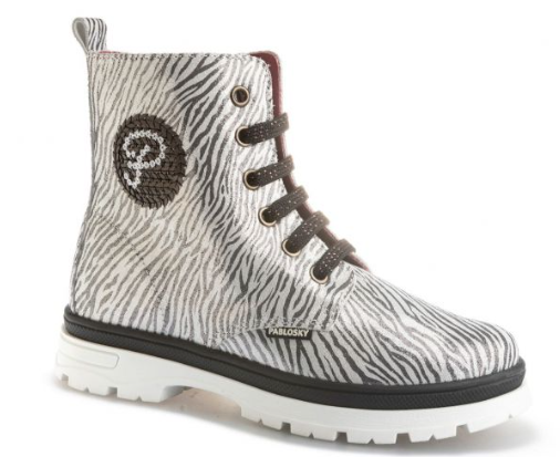 Zapatos de Pablosky que me pondría para completar estos looks:
(Las últimas son literalmente las botas que llevaba Hannah Montana 🤯)