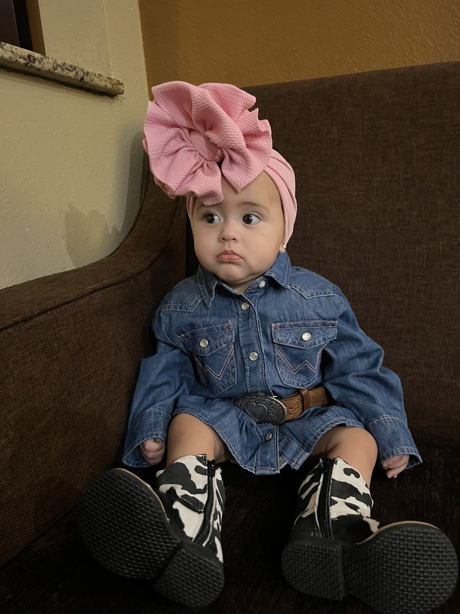 macyyyyy15's tweet photo. my little cowgirl😍😍 https://t.co/DRrQSvPgS7