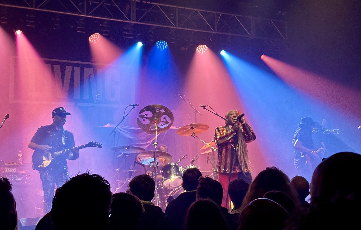 sr_gb's tweet photo. @LivingColour in Bristol last night were amazing! https://t.co/IVZWwKMAN5