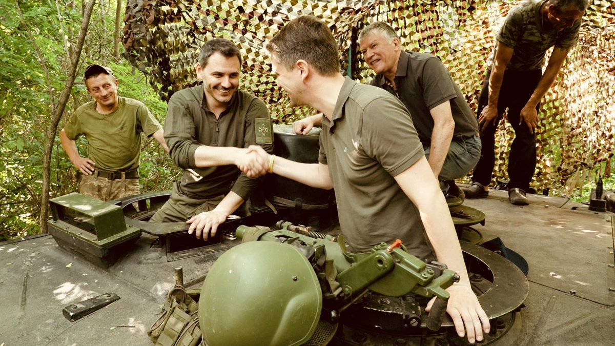 MarcusFaber's tweet image. Liebe Freunde,

unsere #Leopard2 werden sinnvoll gegen die Invasionstruppen eingesetzt. 18 Stück auf 1300 km Front sind nur schlicht zu wenige. Von beidem konnte ich mir im Sommer ein Bild machen. Insbesondere die besseren Überlebenschancen der Besatzung wurden hervorgehoben.