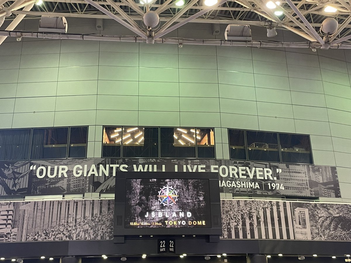 chi_ir0's tweet photo. 待ちに待った久しぶりのライブ〜♪
何年ぶりだろ😭❤️

水道橋からドームまでの道がスムーズすぎて感動してる！笑 https://t.co/ygvIFdbx6c