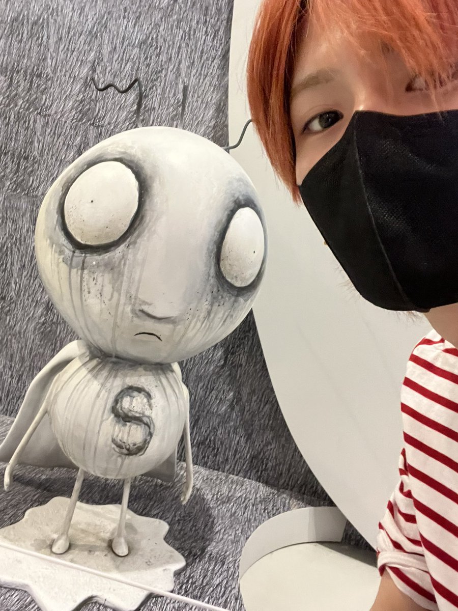 micorzn's tweet photo. ⠀⠀   𝟭𝟮월 𝟰일 ' at the 𝘁𝗶𝗺 𝗯𝘂𝗿𝘁𝗼𝗻 exhibit 
⠀ ⠀ ⠀ ⠀ よー   𝟣𝟣 : 𝟢𝟢  𝖠𝖬  ( ☁️ )  𝖺𝗋𝗍 https://t.co/qAJQ62Jnyi