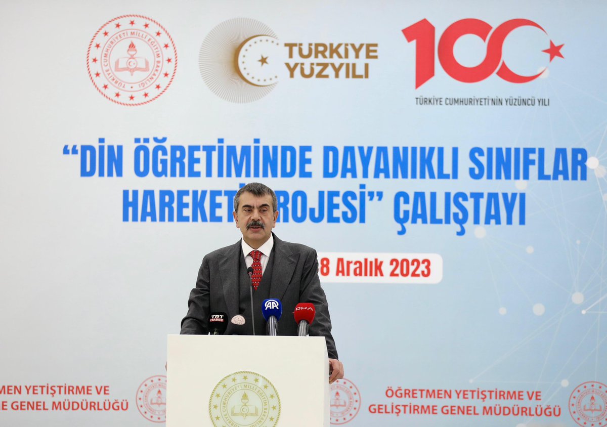 Yusuf__Tekin's tweet photo. Din Öğretimi ile Öğretmen Yetiştirme ve Geliştirme Genel Müdürlüklerimiz koordinesinde, Din Öğretiminde Dayanıklı Sınıflar Hareketi Projesi’ni başlattık.

Son yıllarda sıklıkla ve büyük ölçeklerde ülkemizde meydana gelen doğal afetler, bilhassa deprem; bize gösterdi ki maddi hazırlık kadar manevi hazırlık da büyük önem taşımaktadır. Dayanıklı Sınıflar Hareketi’nin öncelikli amacı genç insanları, içinde kaygı, korku, endişe barındıran felaket anlarındaki her türlü karşılaşmalara hazırlamaktır.

Bu projede görev alan mesai arkadaşlarıma ve kıymetli akademisyenlerimize teşekkür ediyor, çalıştay çıktılarının hayırlara vesile olmasını temenni ediyorum.