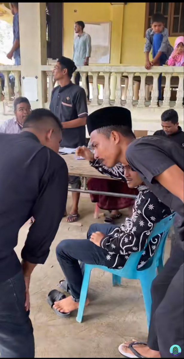 💚 cowok serandom ini kah? 🤣🤣
Cape bgt ngetawain mereka hahahaa