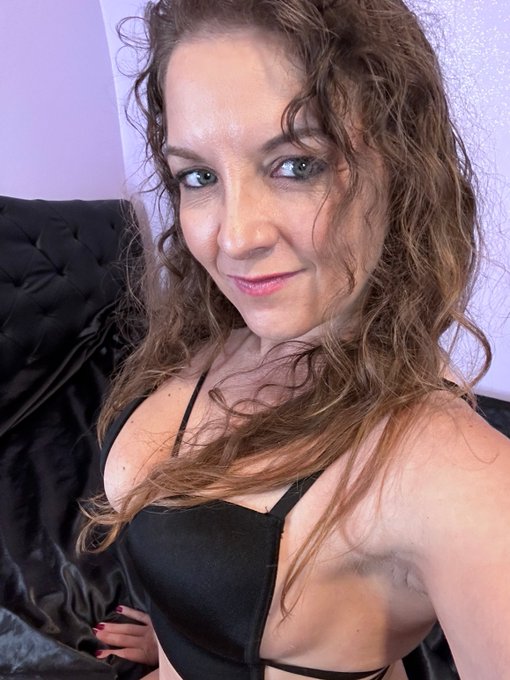 Tu aimes ? 😍 Envie de discuter avec moi ?  👉 https://t.co/u9hrfZOQGl https://t.co/xHjO3xuXWw