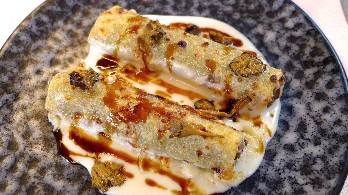 encantadissim's tweet image. Després de 10 anys hem tornat a @Cal_Carter i hem vist un restaurant completament remodelat amb una proposta de cuina catalana bagenca, també revitalitzada, en un conjunt destacable i molt recomanable al que no trigarem tant en tornar 👨‍🍳😋😋😋👏👍

Aquí:👉 flickr.com/photos/encanta…