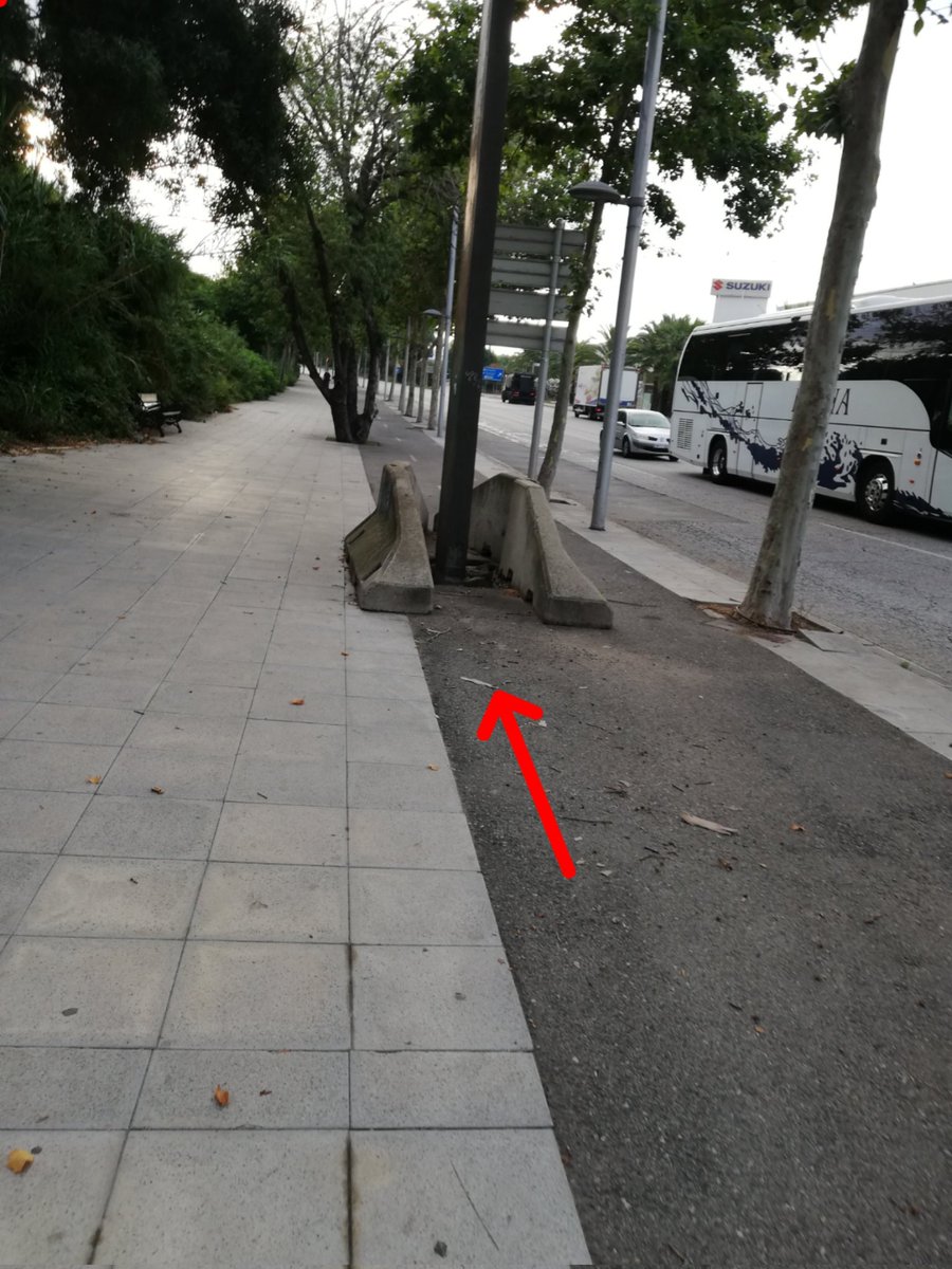 xaviguanke's tweet photo. #Tarragona Pren forma un tros més del #carrilbici de ponent, el + utilitzat. Tots els governs s'han penjat medalles històricament, però mai han tingut "mentalitat de bici" i sempre tenim #bicinyaps igual que a la resta de trossos escampats, que mai més es cuidaran. #tgnenbici https://t.co/9c03t94Fl3