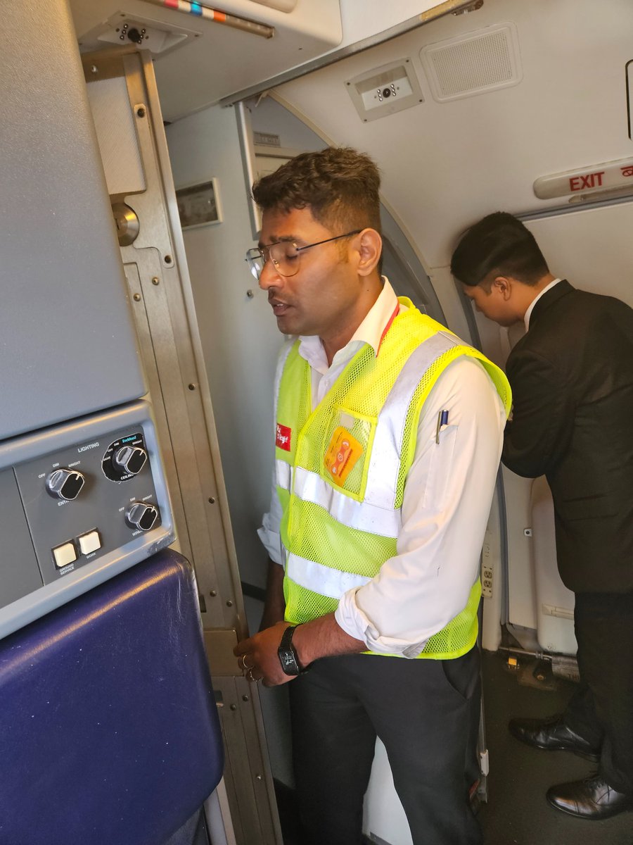 Rahulsinghca's tweet photo. @DGCAIndia @AAI_Official I boarded flight SG 8105 @flyspicejet started at 6:05 for Chennai but deboarded us at Bengalore and now since 7 hours no food supplied to 40+kids and a pregnant woman in flight. No senior official 2 attend ..need immediate help https://t.co/ez6P1KURky
