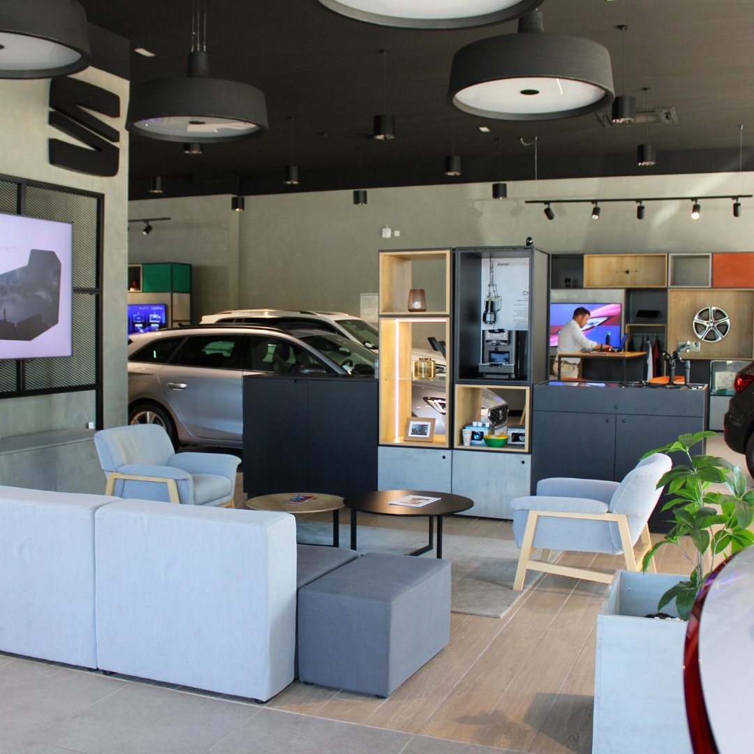 Auto_Terry's tweet photo. 🌐🚗 Ven a #AutomocionTerry y explora nuestros concesionarios hasta dar con tu #SEAT ideal 😉
¿Ves el #Seat que te gusta?  ¡Pues te lo llevas! 👏🏽
📍 Av. Tío Pepe, 9, 11407 #Jerez de la Frontera
📍C. Villa de Rota, S/N, 11011 #Cádiz https://t.co/jjaDdd6yAF