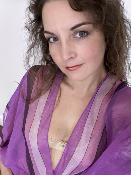 Une cam avec moi : https://t.co/u9hrfZPovT 🔥 Mes photos et vid&eacute;os : https://t.co/skPE5TY2Uj https://t