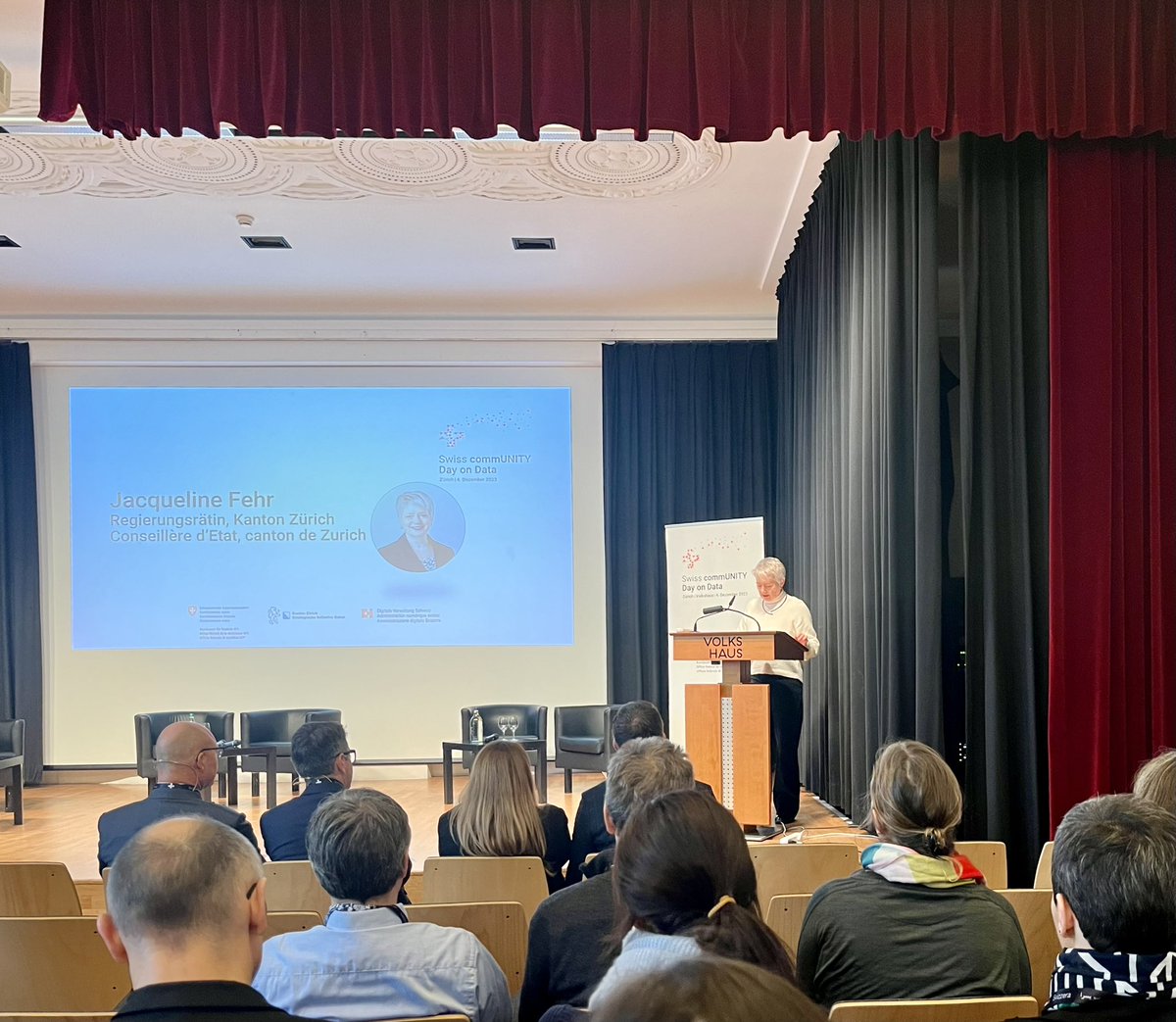 Open Data Kt. ZH (@opendatazh) on Twitter photo « Offene Daten schaffen Transparenz & ermöglichen gegenseitiges #Abluege. » <a href="/jacquelinefehr/">Jacqueline Fehr</a> leitet den community day on data ein. Nur gemeinsam werden wir besser, nur zusammen sind wir gut ✌️ « Offene Daten schaffen Transparenz & ermöglichen gegenseitiges #Abluege. » <a href="/jacquelinefehr/">Jacqueline Fehr</a> leitet den community day on data ein. Nur gemeinsam werden wir besser, nur zusammen sind wir gut ✌️