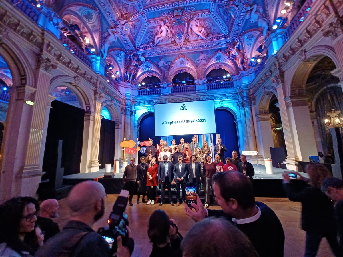 [Trophées ESS] C'était jeudi ! 👏Bravo aux lauréats des 14e Trophées parisiens de l'#ESS et en particulier aux 3 Scic de notre réseau récompensées pour leurs innovations au service du plus grand nombre : <a href="/ethikdo/">La carte cadeau éthi'Kdo</a> , <a href="/Envie_org/">Fédération ENVIE 🍃</a> et le Comptoir dionysien 🏆 ! <a href="/Paris/">Paris</a> <a href="/f_letissier/">Florentin Letissier</a>