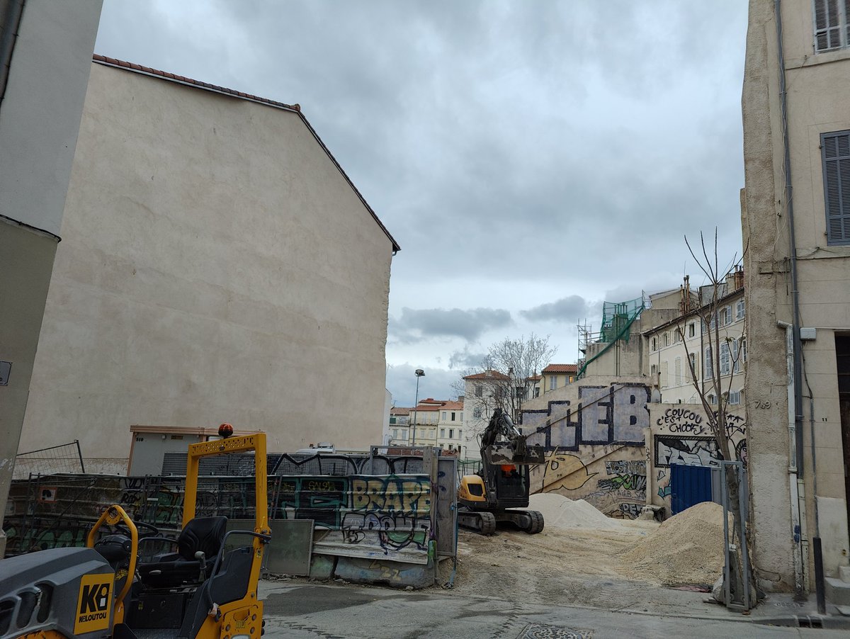 DavidLaMars's tweet photo. La foncière Digneo @FLogement consulte pour la conception - réalisation de 14 logements dans la dent creuse des 7-9 rue Maurice Korsec à deux pas de la gare St-Charles sur un terrain de la #Soleam
#Marseille https://t.co/eaIcAh2Uyy