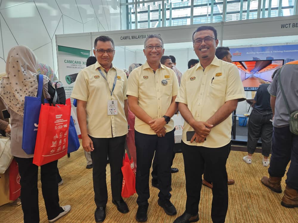 JKRWoksyop's tweet photo. 4/12/2023.

Tn KJM @norhishaml hadir Hari Profesion Teknikal Negara di Parcel F, Putrajaya.

1. Mendengar bicara teknikal.
2. Melawat booth pempamer.
3. Melawat petugas2 J/K Logistik. https://t.co/yDvnTCFDnZ