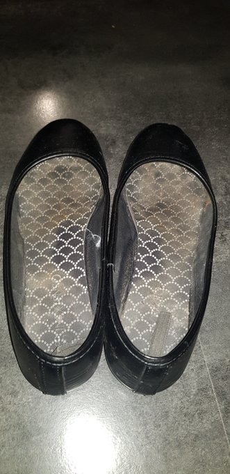 Next pair of stinky flats to sell Dm me if u are intrested https://t.co/JzCEjw7Fph<a href="/tag/feet"class="tags"><span>#feet</span></a><a href="/tag/feetfetish"class="tags"><span>#feetfetish</span></a><a href="/tag/flatshoes"class="tags"><span>#flatshoes</span></a><a href="/tag/wornshoes"class="tags"><span>#wornshoes</span></a>