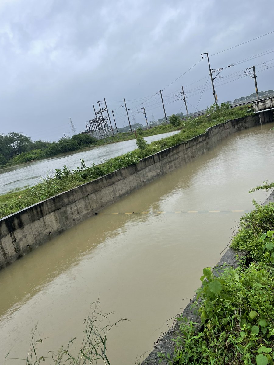 DevBillu's tweet photo. Hi @AshwiniVaishnaw @RailwaySeva @PMOIndia kind notice that the current condition of RUB at Kapugunneri Village Gate no:30,Srikalahasti mandal is in dangerous condition.The underpass is the only access to reach the Kapugunneri &amp; surrounding villages. waterlogging level is 2.7mts. https://t.co/bl0M1LYsat