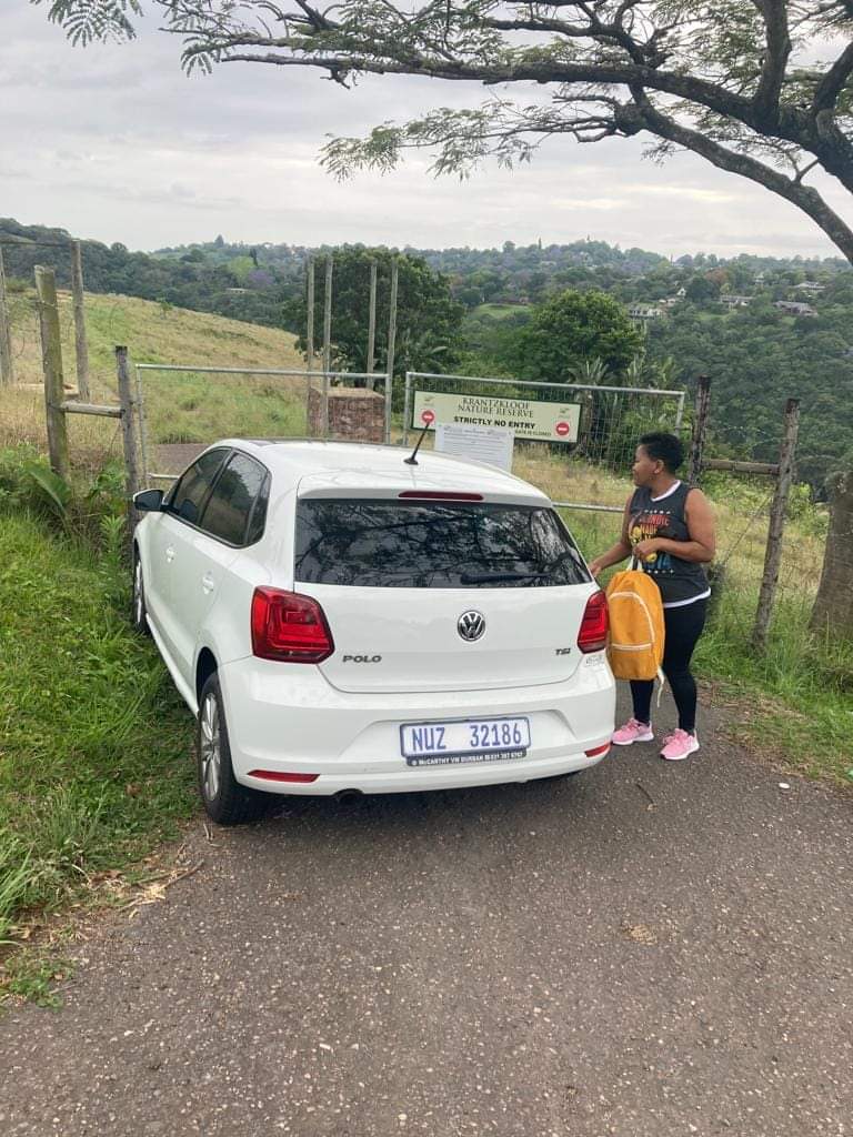 Djandy_kay's tweet photo. Please help us find my sister's car , she got Hijacked Namhlanje e Chesterville 🙏 062 723 4572 / 063 563 7106 https://t.co/RYS2f4MsJX
