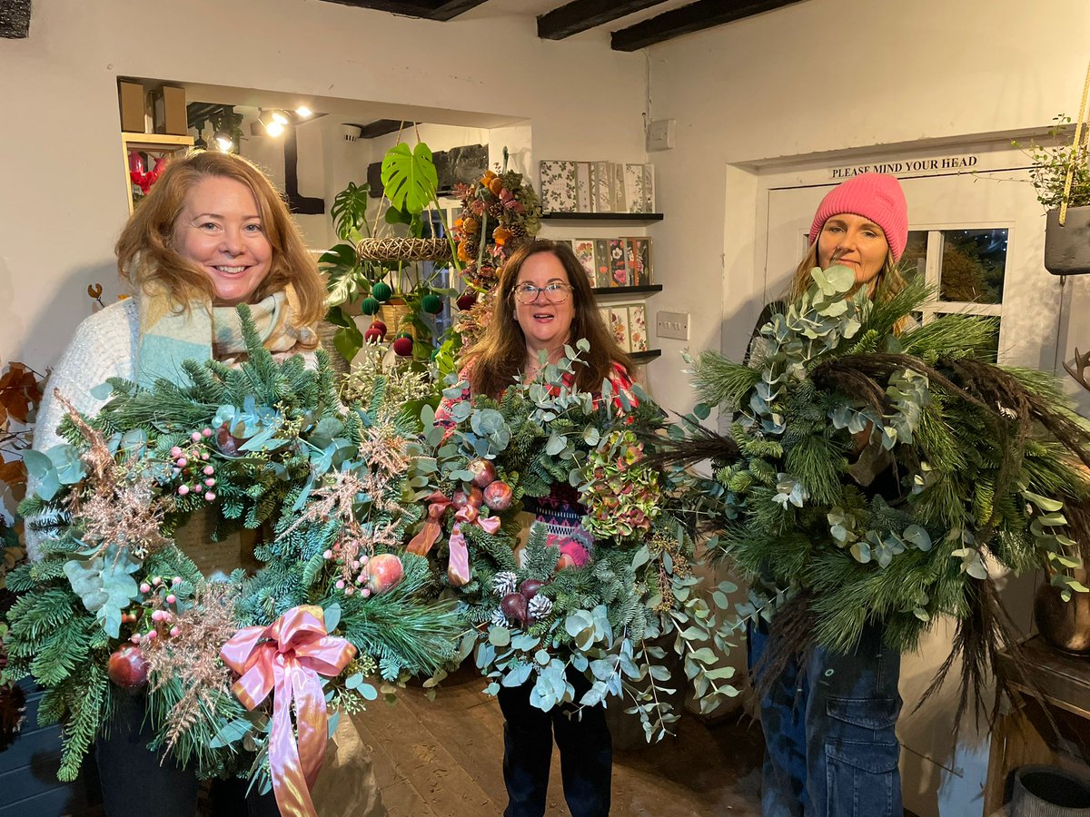 MoutanFlowers's tweet photo. What a wreath-tastic weekend we've just had! Thank you to everyone who joined us on our workshops, here are a few of the wonderful #wreaths that you made 
Our last workshop is running in #Farnham on 6.12.23 2-4pm! For details and to book, please follow: https://t.co/acfbBELIwJ https://t.co/3yzdVJQSIv