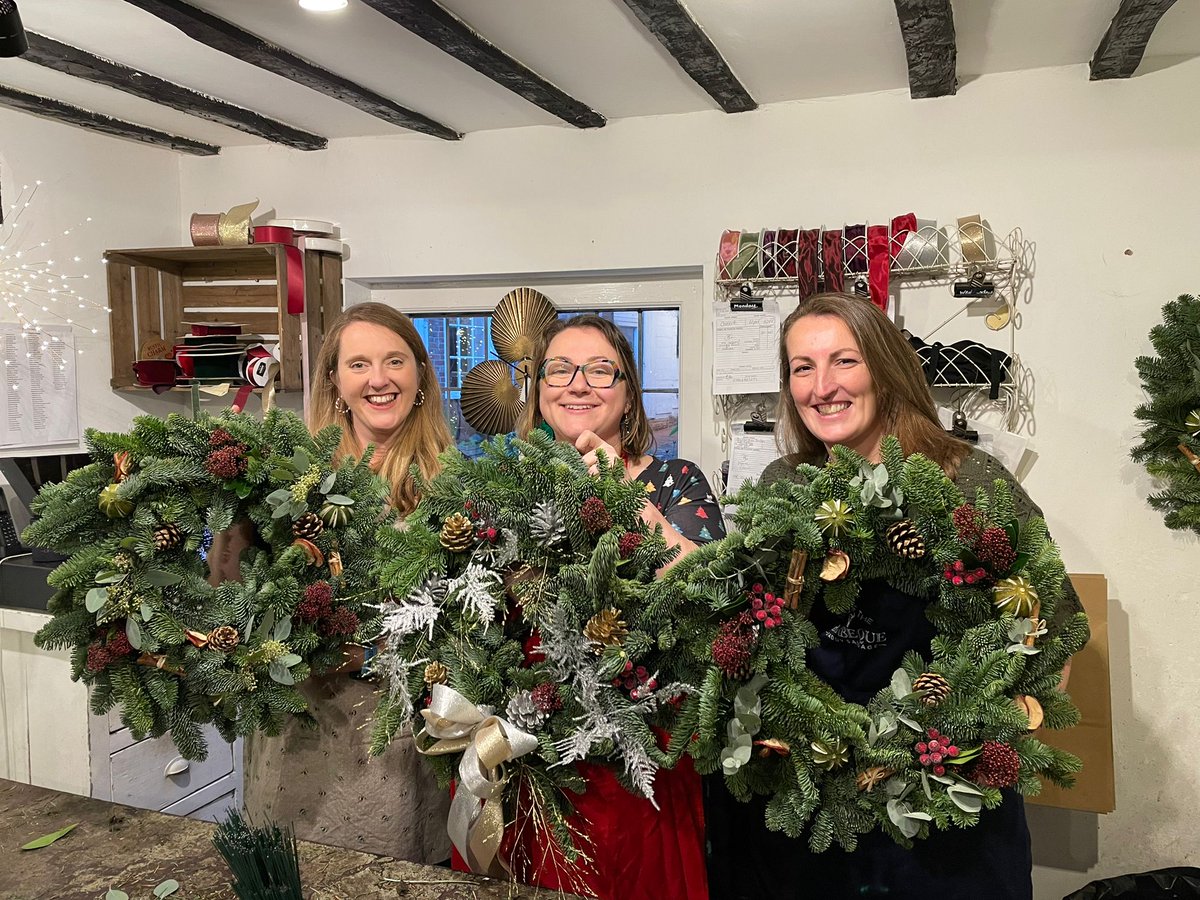 What a wreath-tastic weekend we've just had! Thank you to everyone who joined us on our workshops, here are a few of the wonderful #wreaths that you made 
Our last workshop is running in #Farnham on 6.12.23 2-4pm! For details and to book, please follow: moutan.co.uk/workshops/