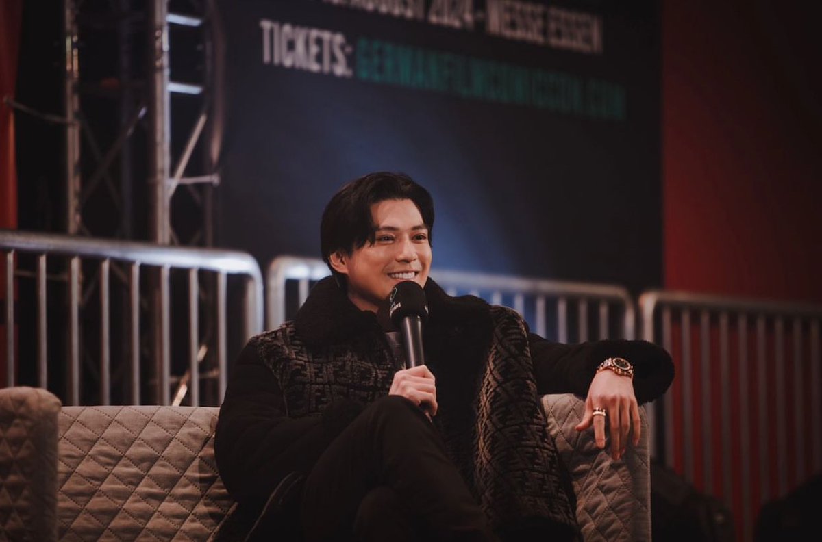 2little_e's tweet photo. ดีใจกับคุณเค้านะคะ feedback บนเวทีต่างชาติดีมากๆ อีกก้าวของความสำเร็จแล้ว 😊
/พ่อดูลักชูมาก ทั้งบุคลิก ทั้งภาษา ดูดีและเพอร์เฟคมาก ภูมิใจในตัวเธอน๊าา 🫶🏻☺️
#mackenyu
#germancomicon
Cr.germanfilmcomiccon https://t.co/KnshYv7C0h