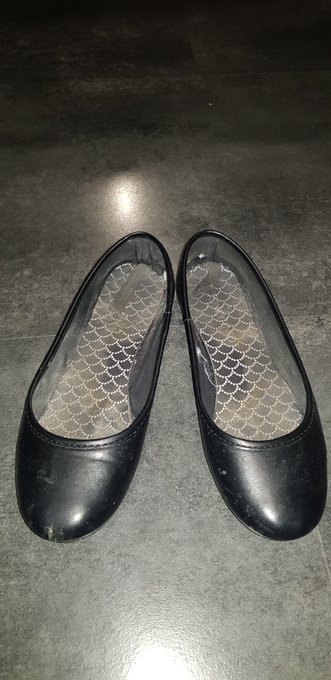 Next pair of stinky flats to sell Dm me if u are intrested https://t.co/JzCEjw7Fph<a href="/tag/feet"class="tags"><span>#feet</span></a><a href="/tag/feetfetish"class="tags"><span>#feetfetish</span></a><a href="/tag/flatshoes"class="tags"><span>#flatshoes</span></a><a href="/tag/wornshoes"class="tags"><span>#wornshoes</span></a>