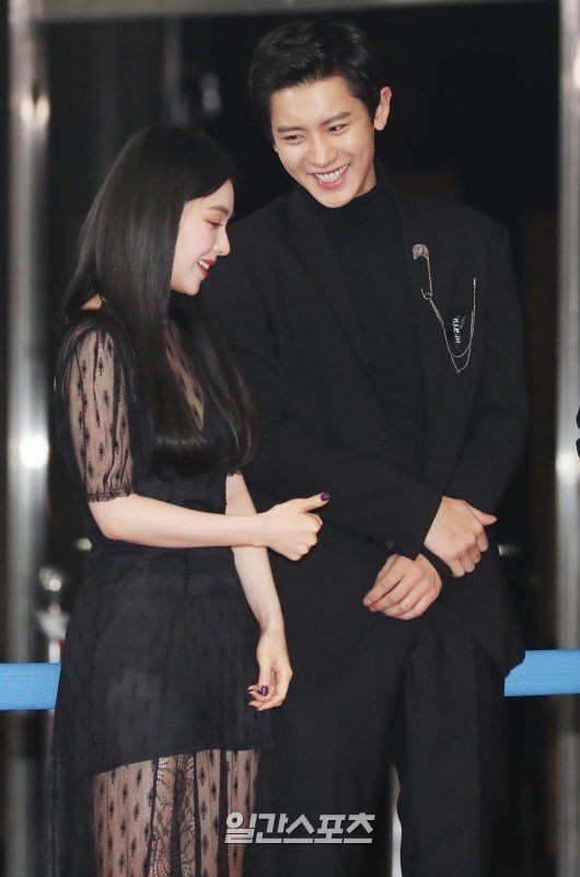 sedang terpana melihat kecantikan ayang beb <a href="/jdoohyun/">—irene 🧚‍♀️ ͏ ͏ ͏</a> 🥰