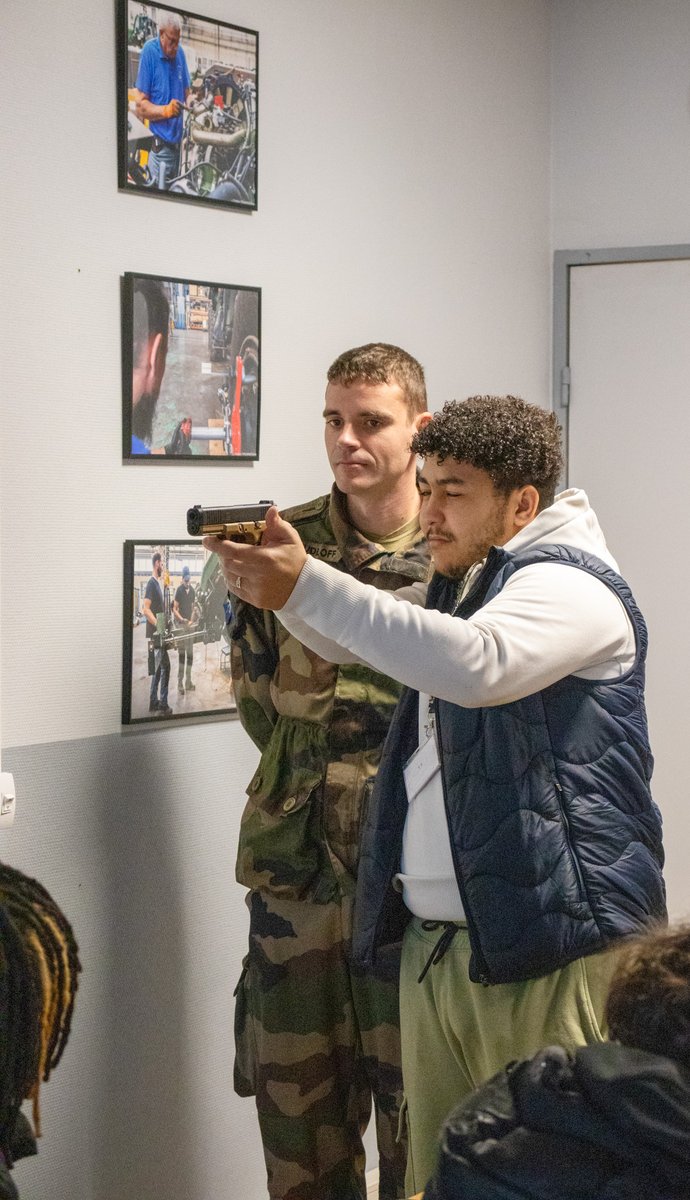 📸#RetourEnImages

Journée "3 jours, 3 métiers" 💼

Merci à la <a href="/12eBSMAT/">Chef de corps de la 12e BSMAT</a> d'avoir accueilli la mission locale de <a href="/Chateauroux36/">Châteauroux Métropole</a> en partenariat avec nos conseillers en #recrutement  de Bourges pour susciter des vocations en faisant tester des métiers à des jeunes ! 🪖
