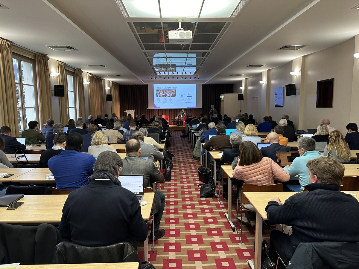 julientokarz's tweet photo. Les #Starcac @EnsembleAgirFr événement incontournable de la profession ! Salles combles avec plus de 250 participants ! https://t.co/7zTi5bDscC