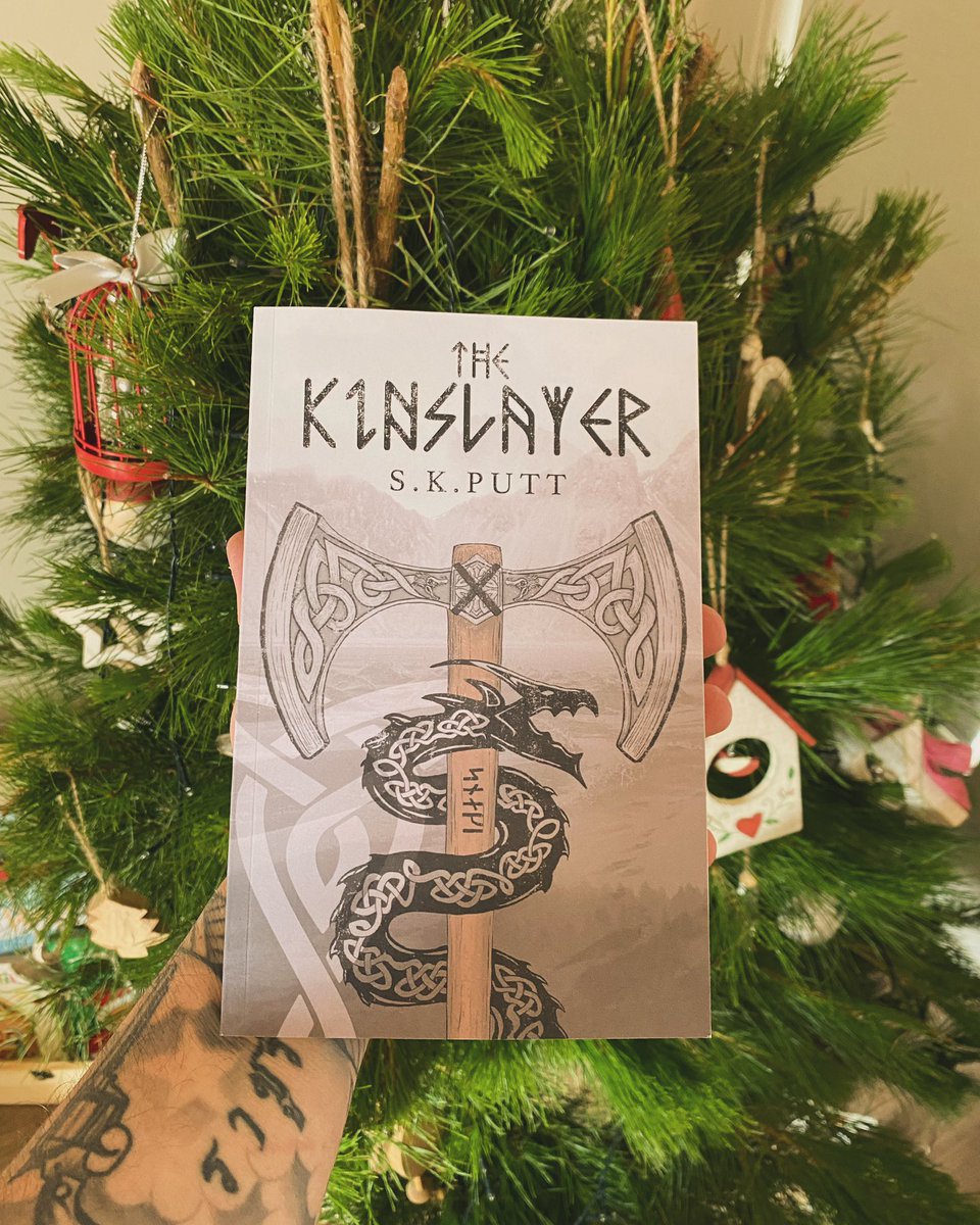 SKPuttauthor's tweet image. Looks good in front of the 🎄🐺🐍 #thekinslayer #vikingfantasy #aussieauthor #debutnovel #norsemythology